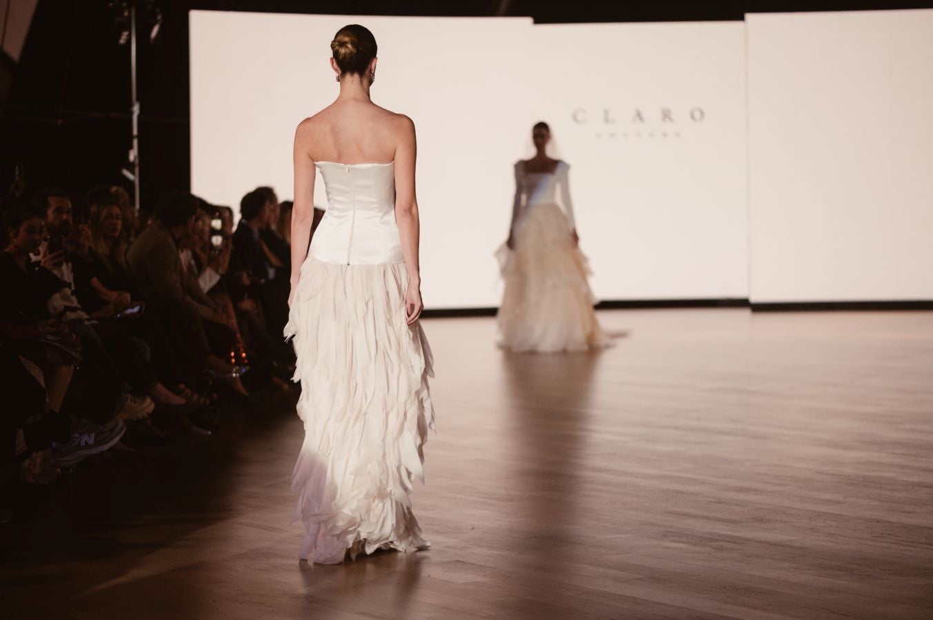 Arquitectura y poesía en el desfile de CLARO Couture