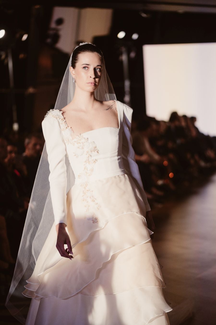 Arquitectura y poesía en el desfile de CLARO Couture