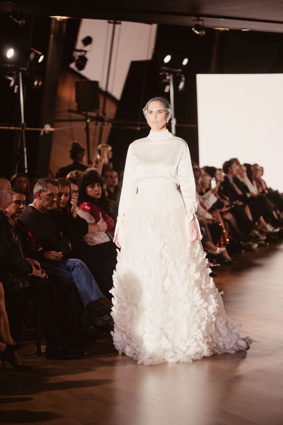 Arquitectura y poesía en el desfile de CLARO Couture