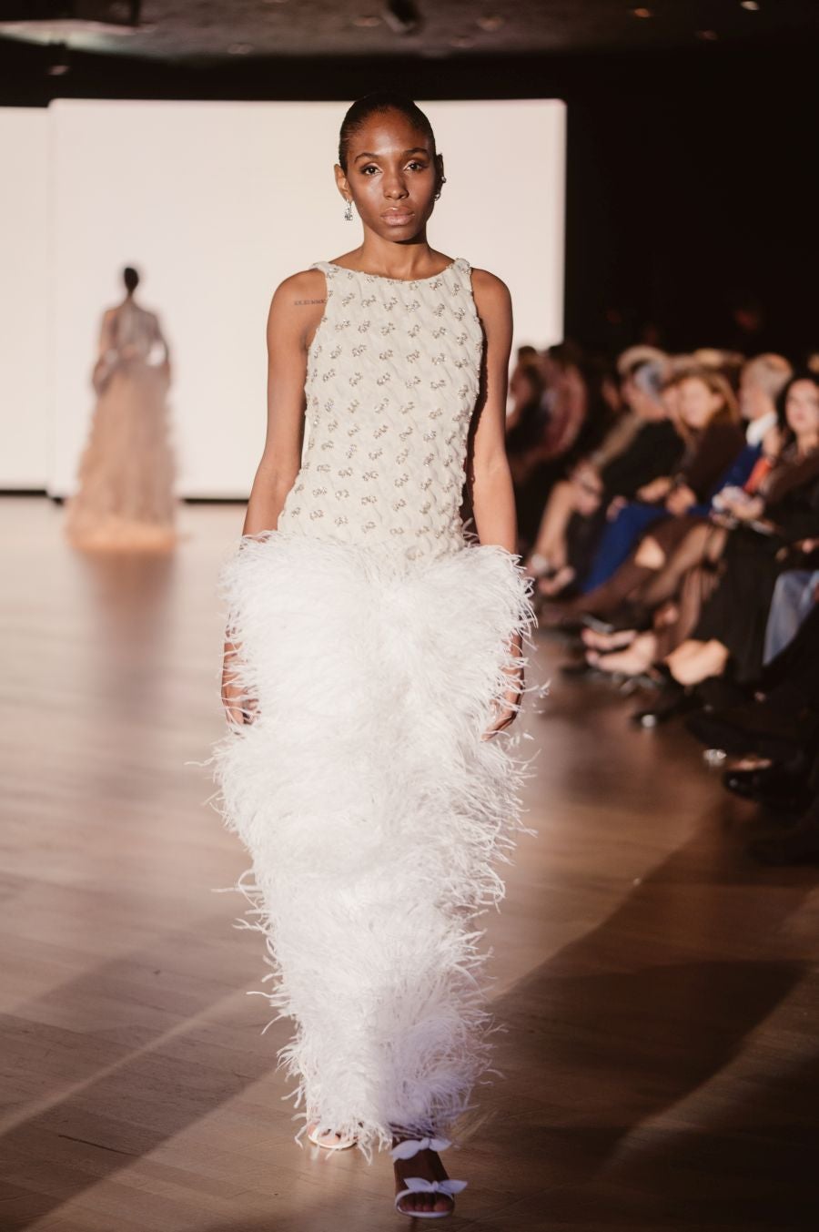 Arquitectura y poesía en el desfile de CLARO Couture