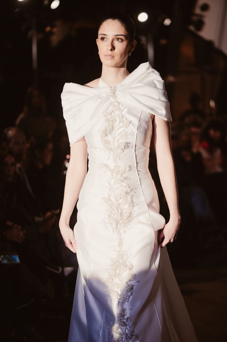 Arquitectura y poesía en el desfile de CLARO Couture