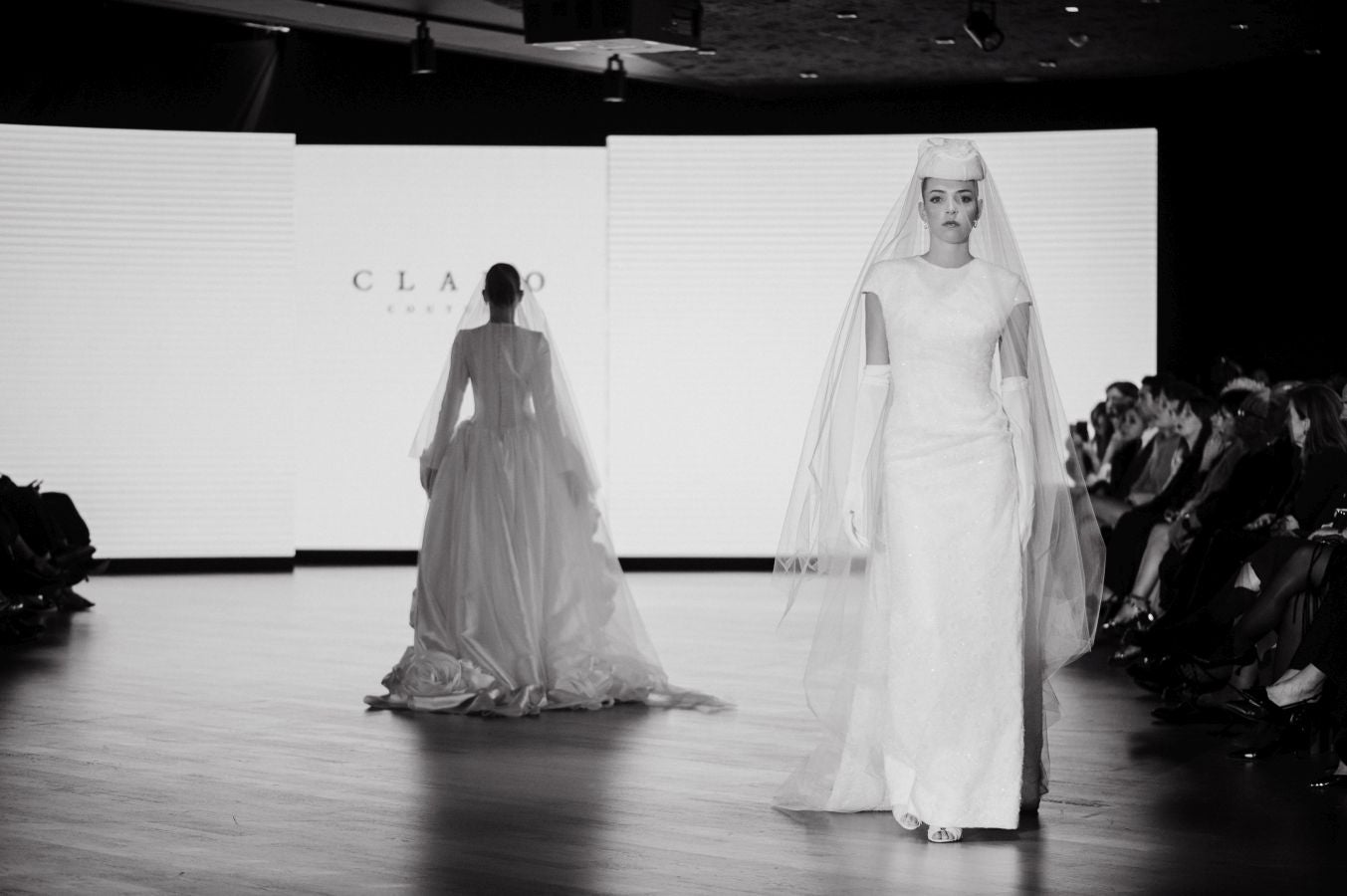 Arquitectura y poesía en el desfile de CLARO Couture
