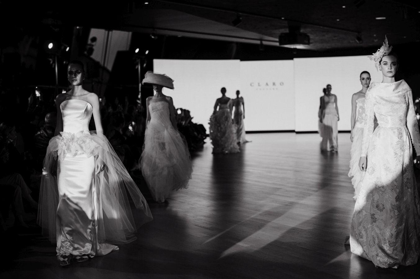 Arquitectura y poesía en el desfile de CLARO Couture