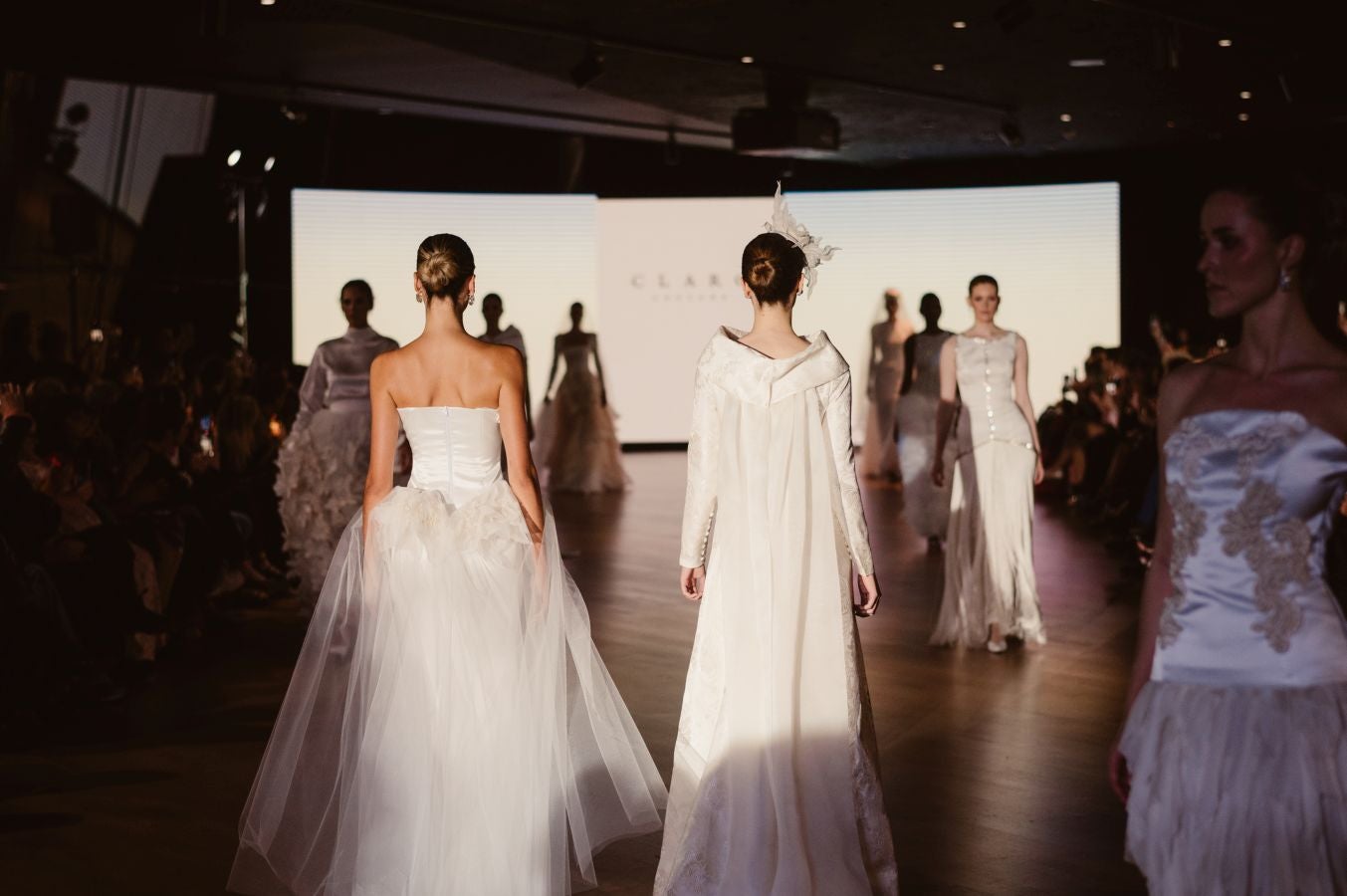 Arquitectura y poesía en el desfile de CLARO Couture