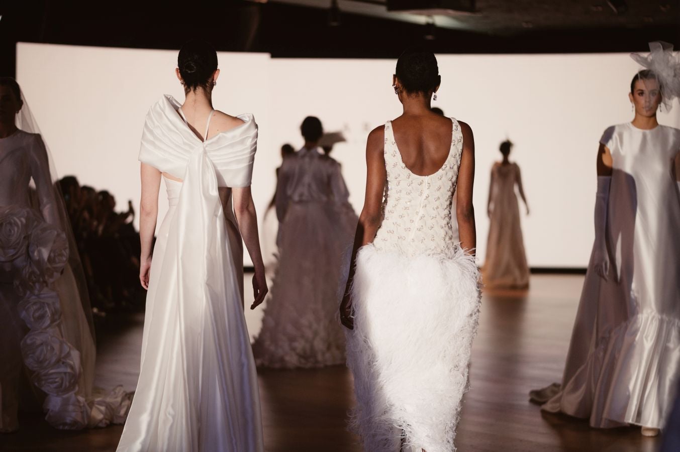 Arquitectura y poesía en el desfile de CLARO Couture