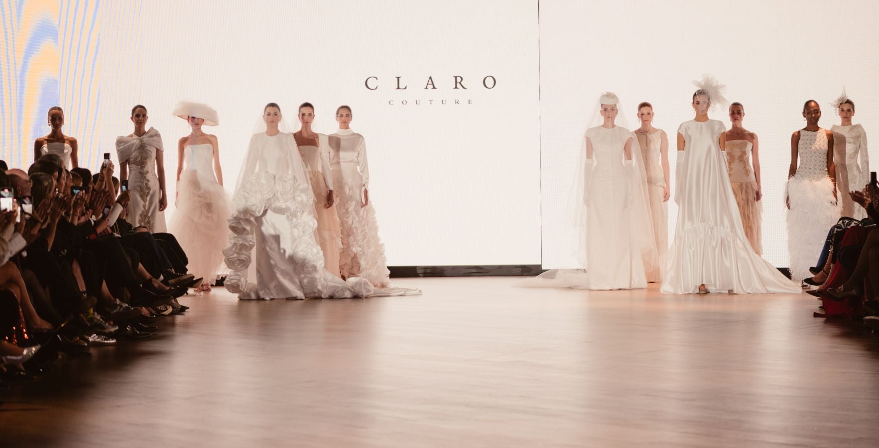 Arquitectura y poesía en el desfile de CLARO Couture