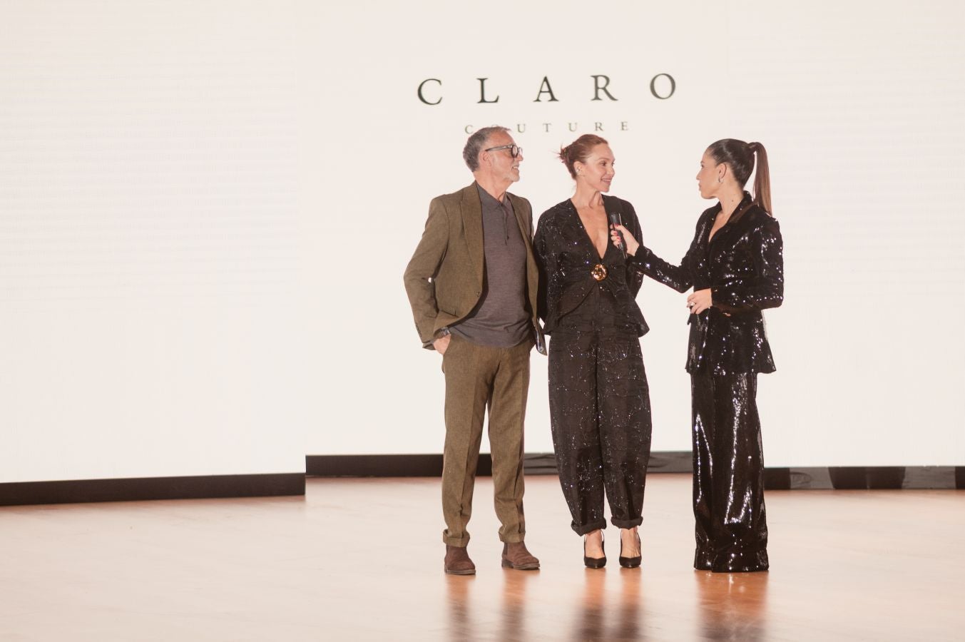 Arquitectura y poesía en el desfile de CLARO Couture