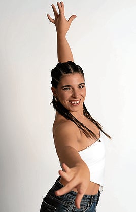 Nerea Saldias reside ahora en Madrid donde sigue formándose como bailarina.