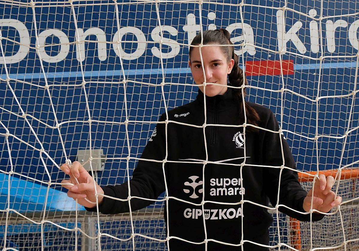 Ester Somaza, en una de las porterías del Gasca.