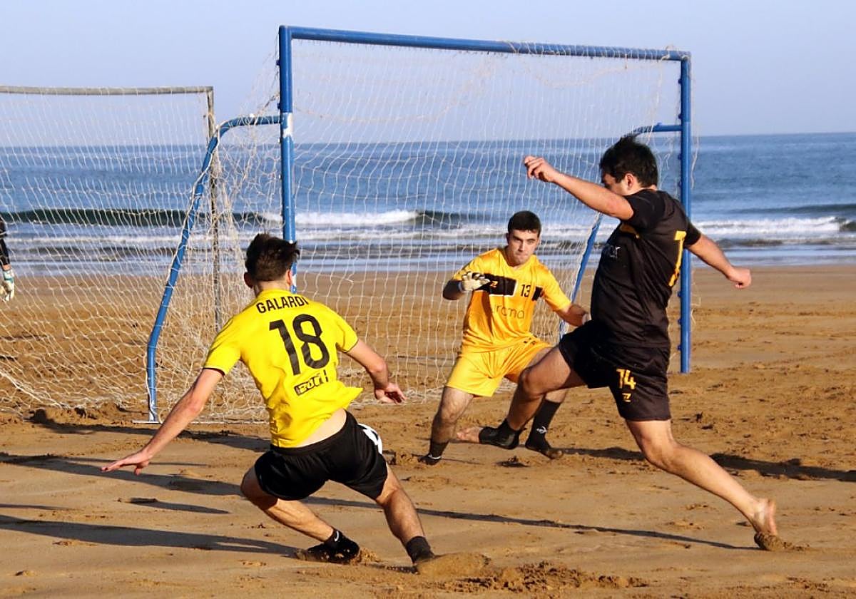 Euromar eta Latz taberna taldeak porteria berriak erabili zituzten joan den jardunaldian.