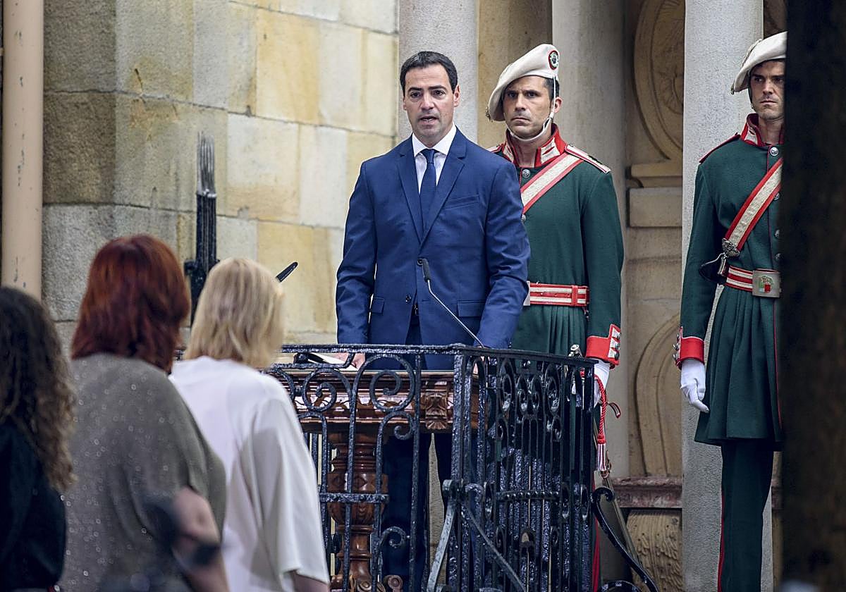 El lehendakari, Imanol Pradales, en la Casa de Juntas de Gernika.