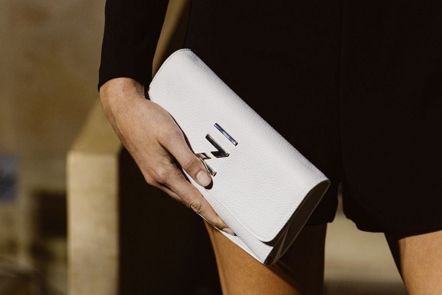 Martha Prada presenta su firma de bolsos Parenzo