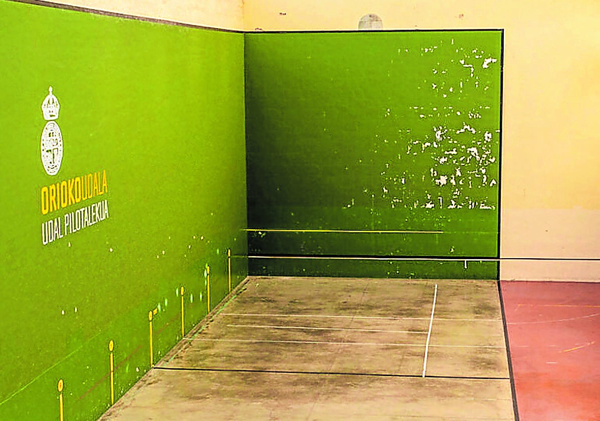 Tras el derribo del frontón de Orio, en su lugar se construirán 24 nuevas viviendas y un nuevo frontón cubierto de 17x11 metros.