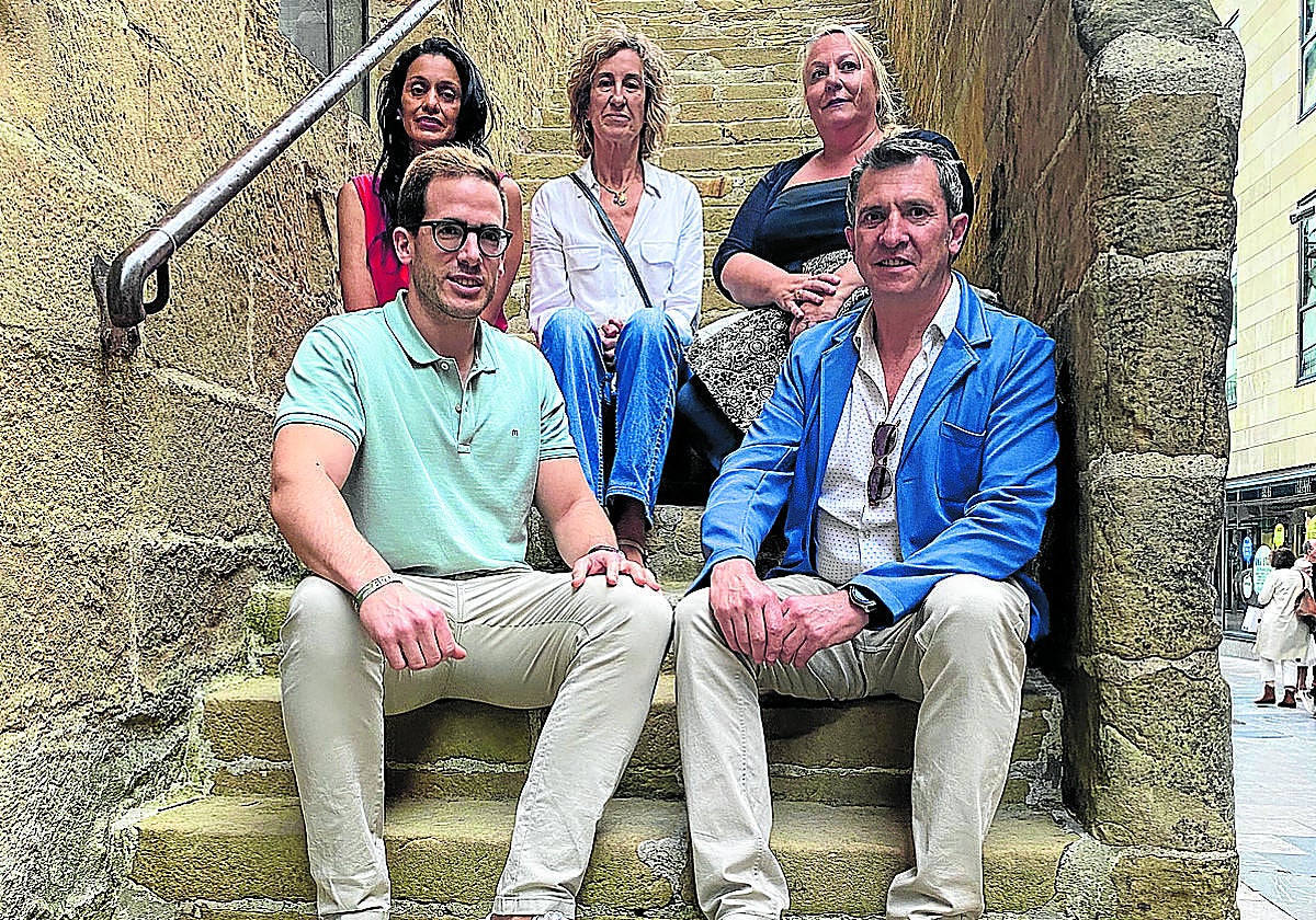 Jon Andoni Urdangarin, Ibon Linacisoro, Joana Alfaro, Elena Alcorta y Karmentxu Armendariz.