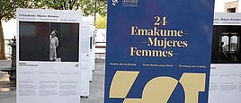 Los paneles instalados en la plaza Nikolas Lekuona muestran a veinticuatro mujeres destacadas en las ciencias, artes y letras.