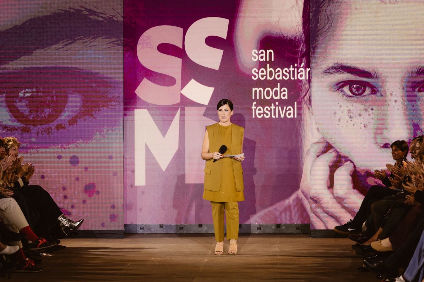 Desfile de Noventa Grados en SSMF