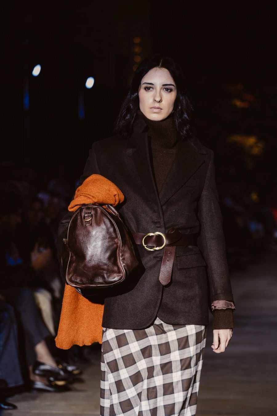 Siluetas amplias y relajadas en el desfile de Sketch