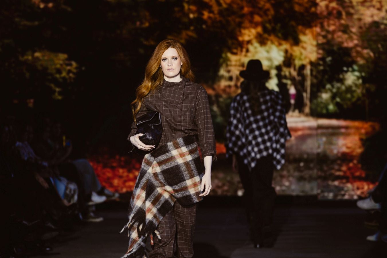 Siluetas amplias y relajadas en el desfile de Sketch