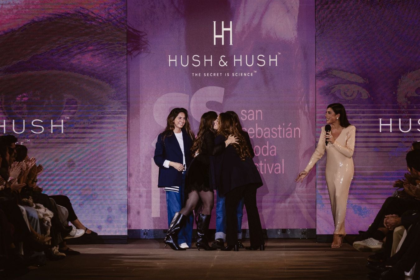 Siluetas amplias y relajadas en el desfile de Sketch