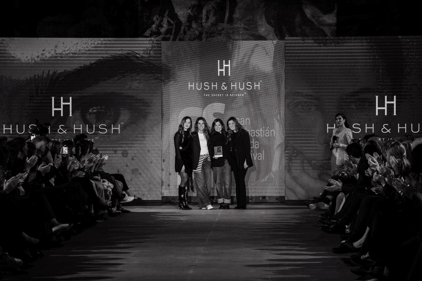 Siluetas amplias y relajadas en el desfile de Sketch