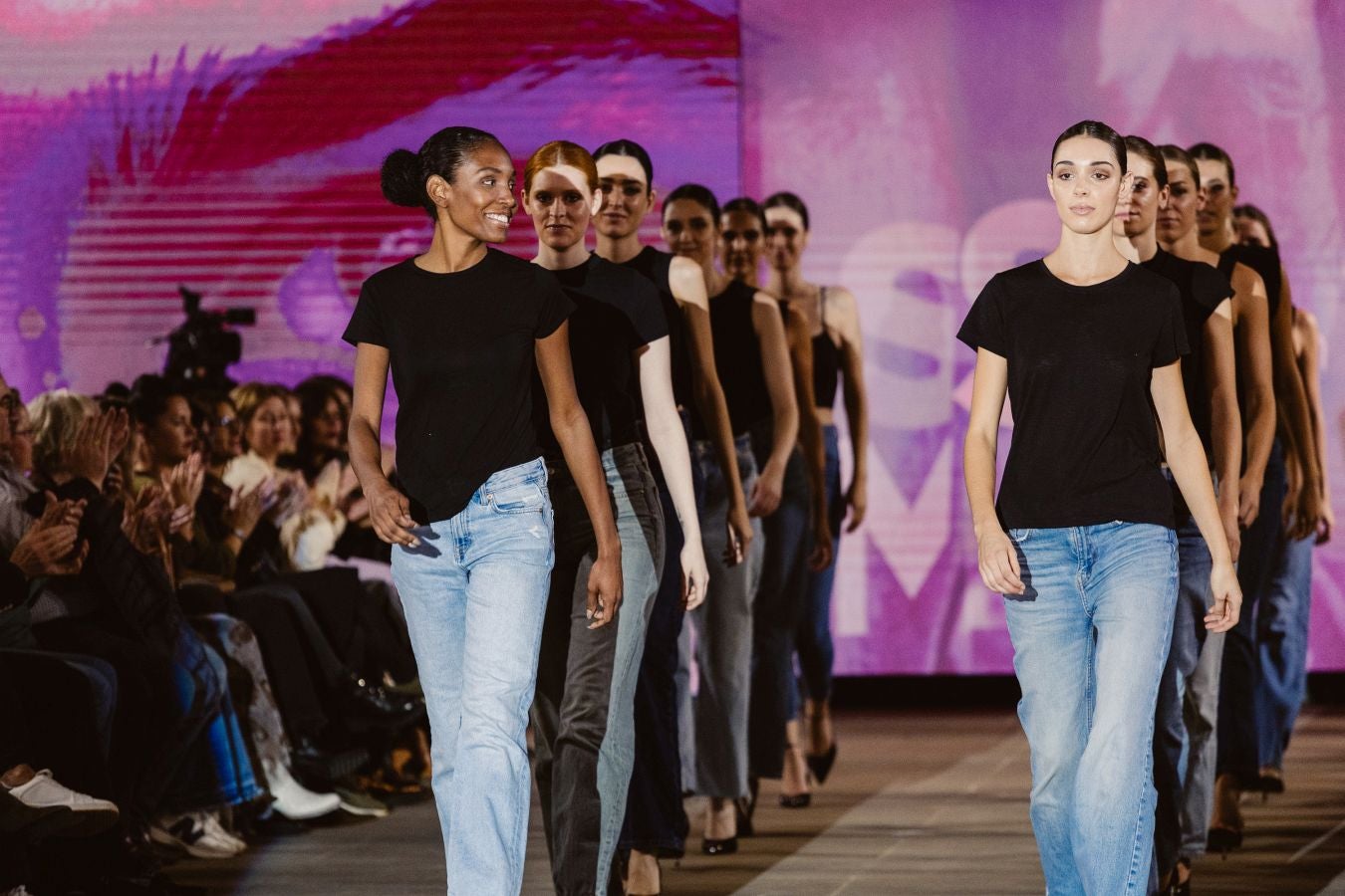 Alicia Rueda luce sus vestidos en San Telmo
