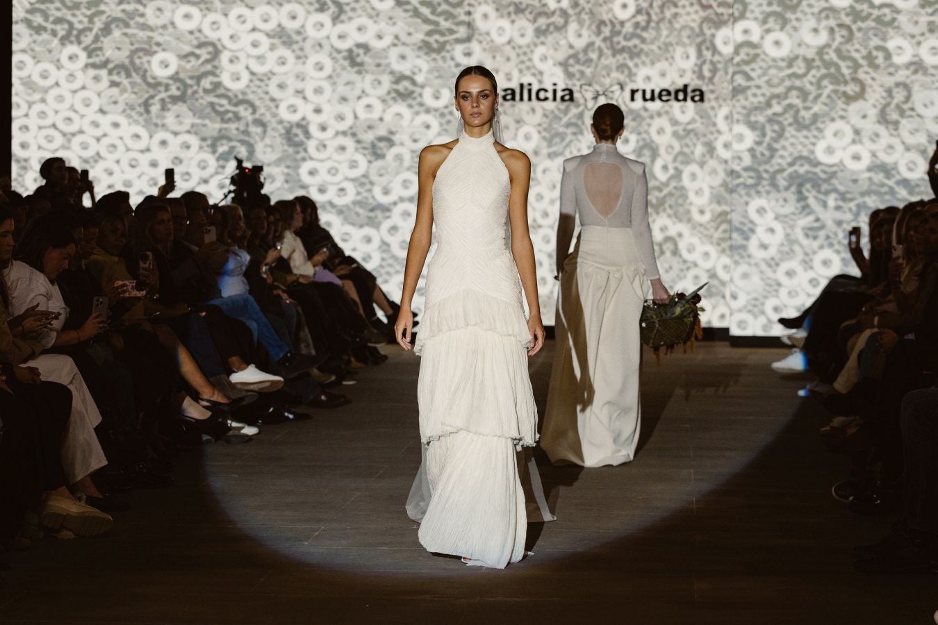 Alicia Rueda luce sus vestidos en San Telmo