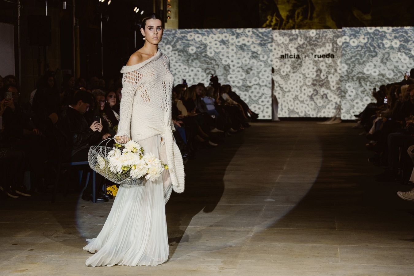 Alicia Rueda luce sus vestidos en San Telmo