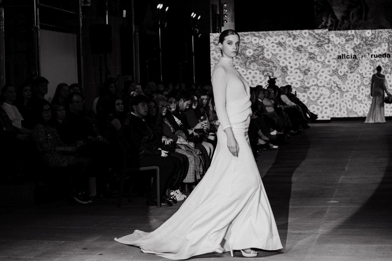 Alicia Rueda luce sus vestidos en San Telmo