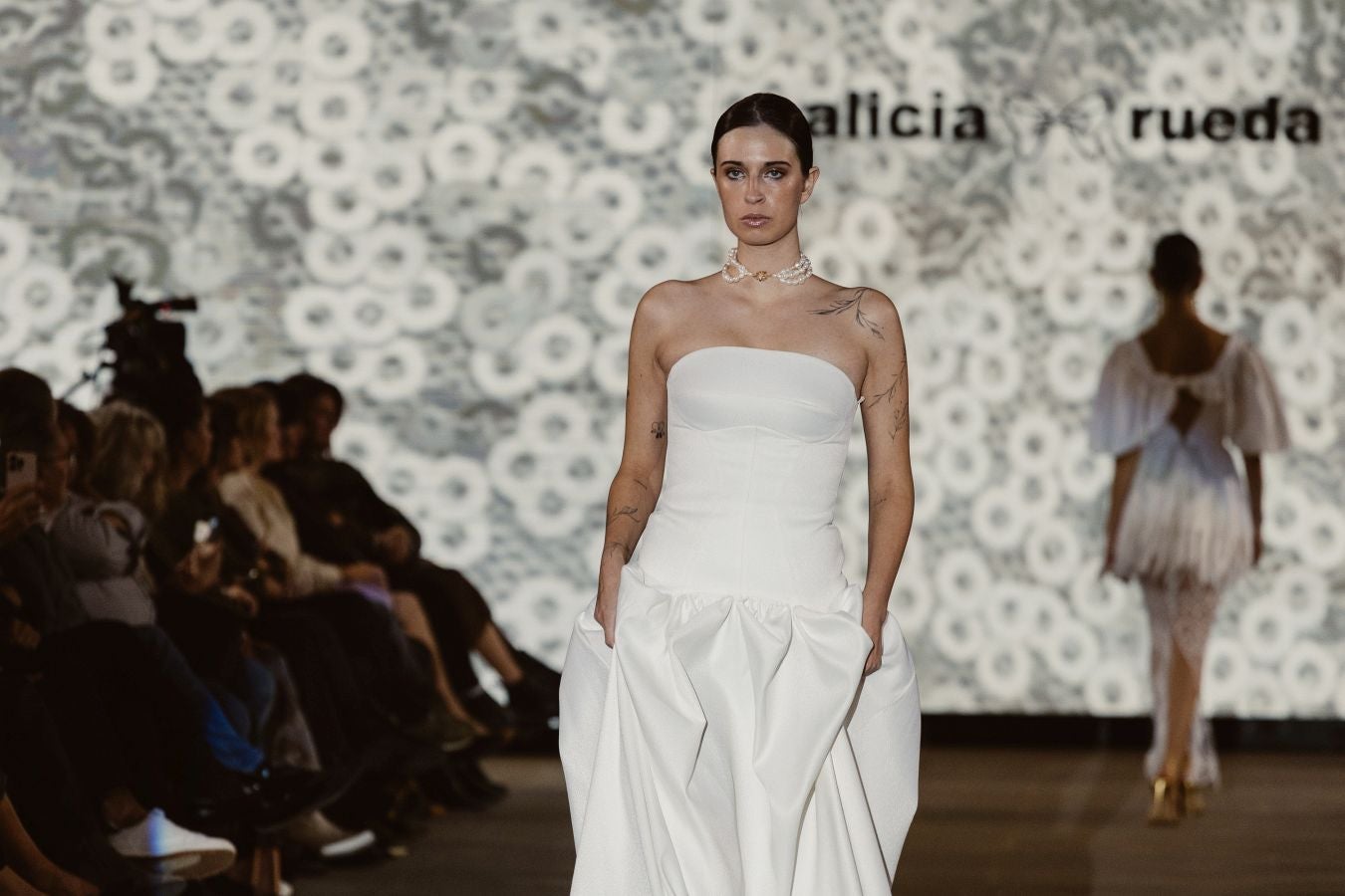 Alicia Rueda luce sus vestidos en San Telmo