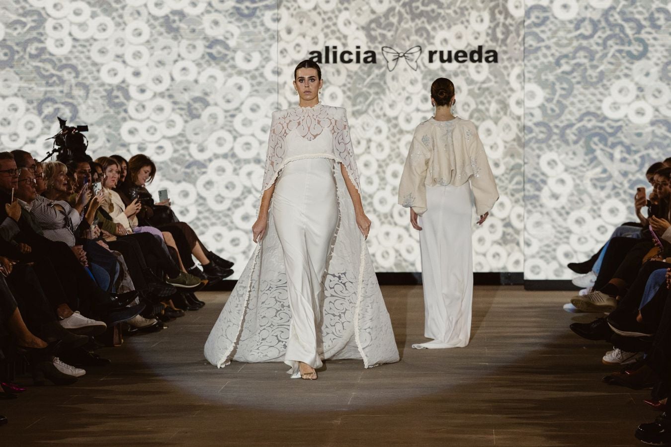 Alicia Rueda luce sus vestidos en San Telmo
