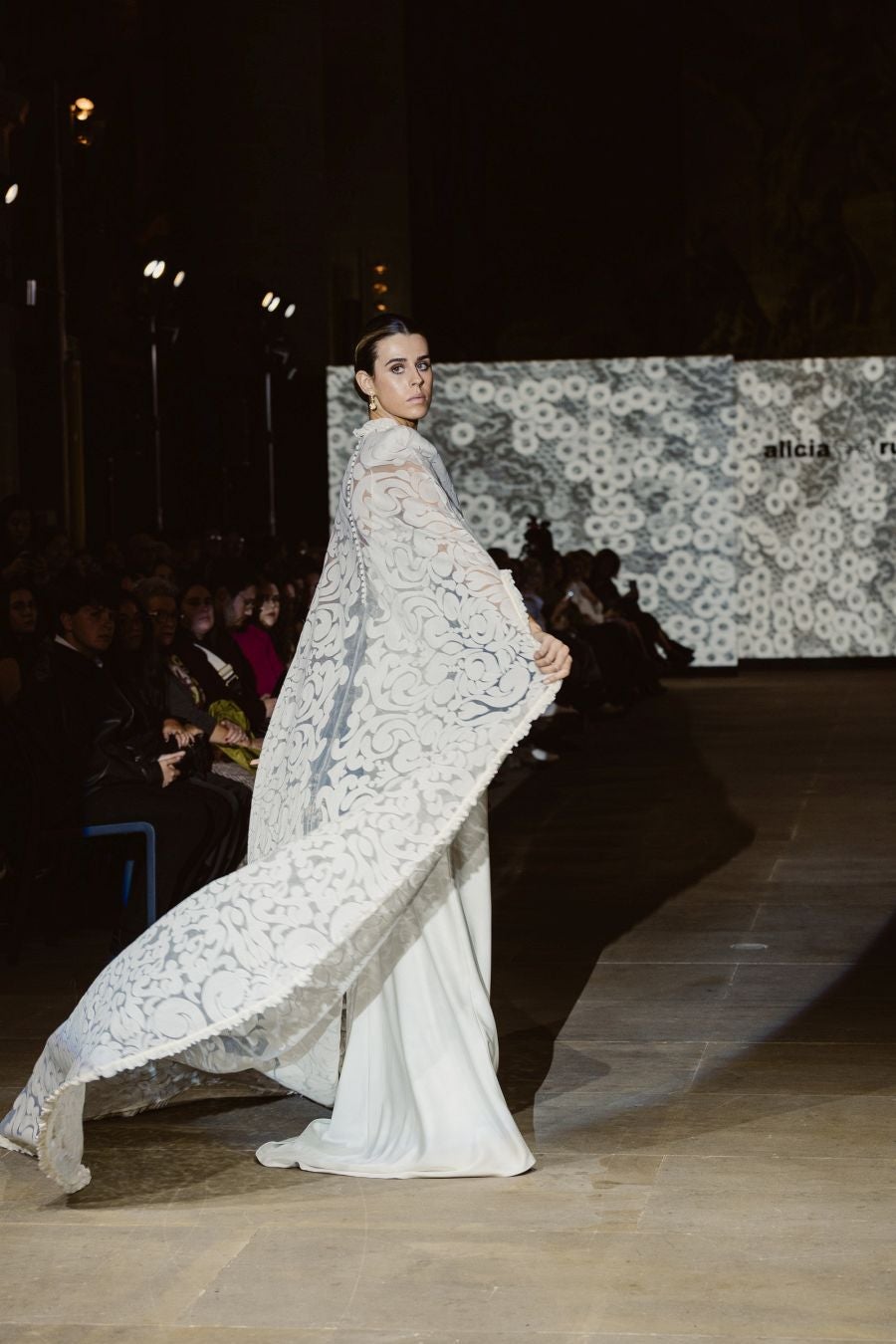 Alicia Rueda luce sus vestidos en San Telmo