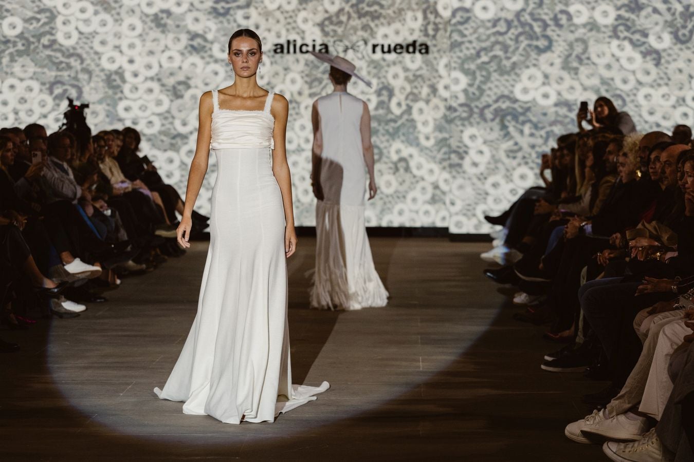 Alicia Rueda luce sus vestidos en San Telmo