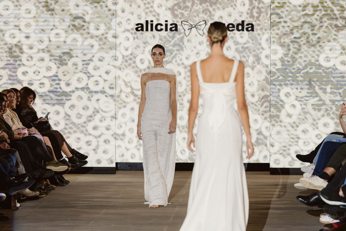 Alicia Rueda luce sus vestidos en San Telmo