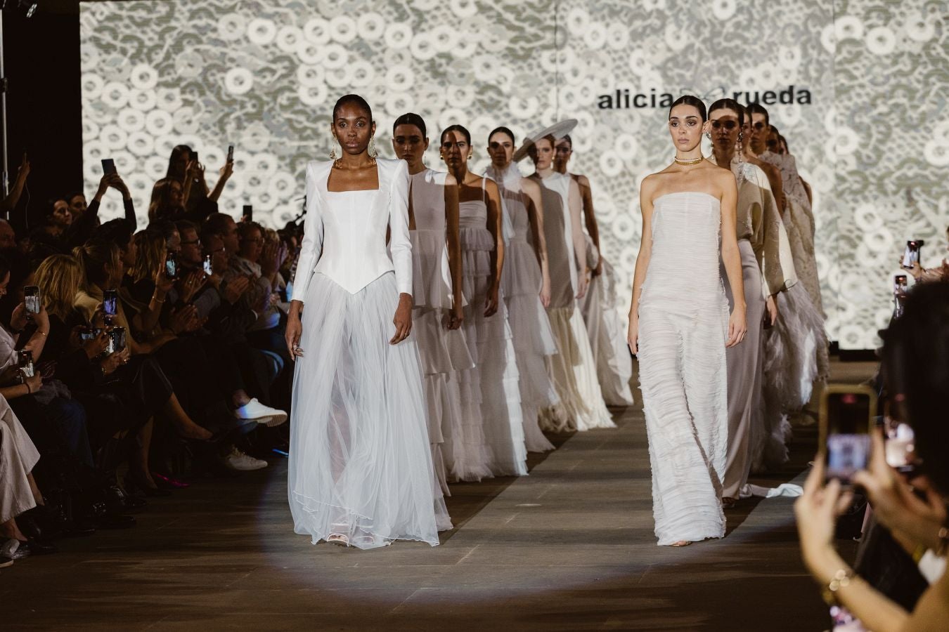 Alicia Rueda luce sus vestidos en San Telmo