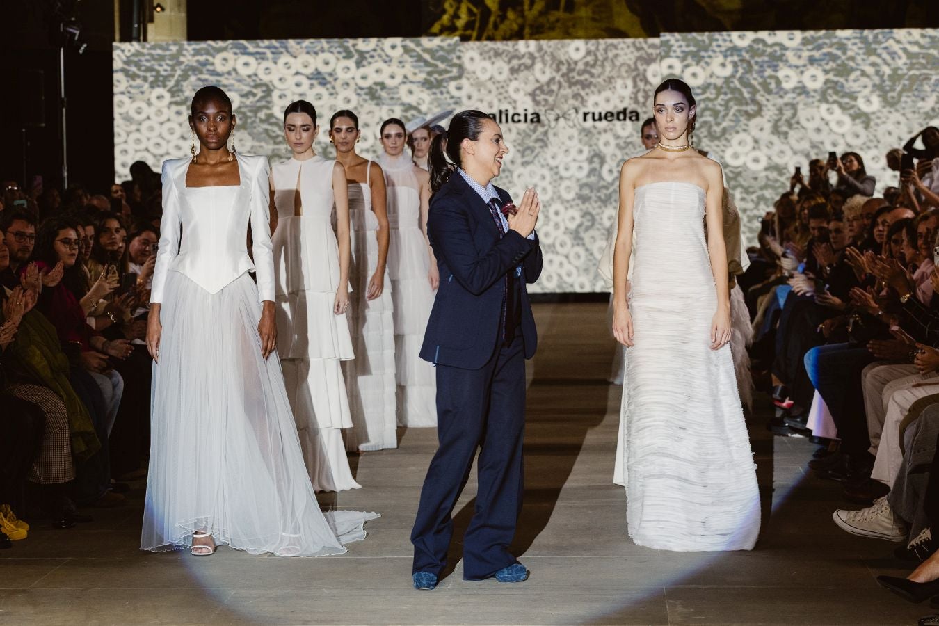 Alicia Rueda luce sus vestidos en San Telmo