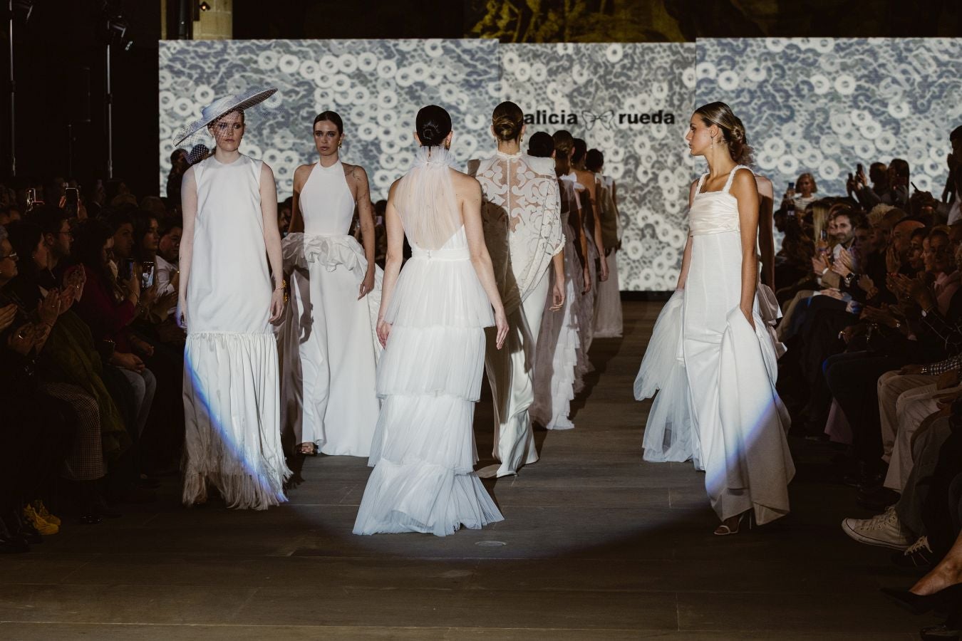 Alicia Rueda luce sus vestidos en San Telmo