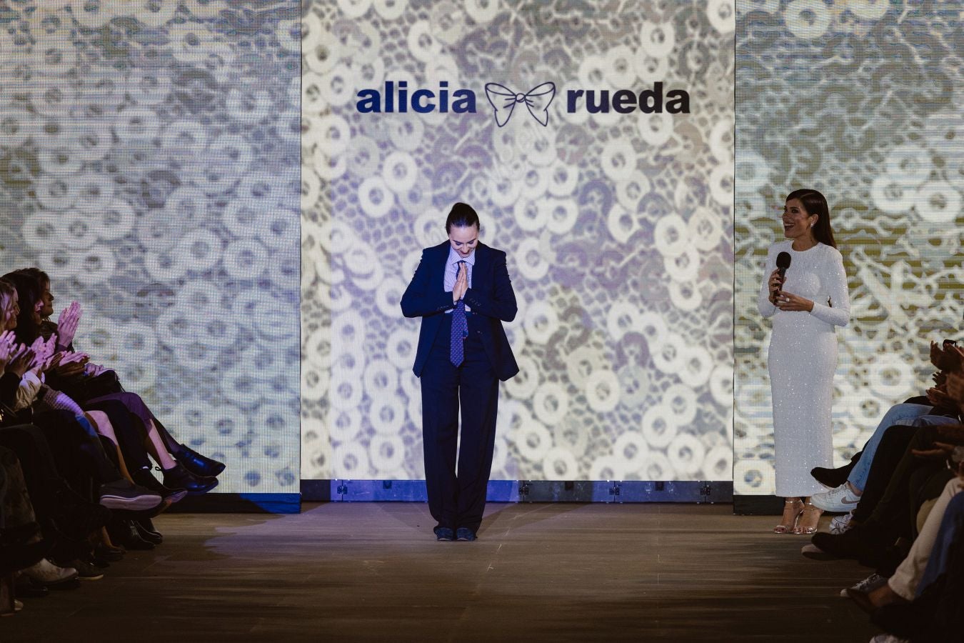 Alicia Rueda luce sus vestidos en San Telmo