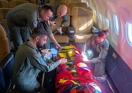 Personal del Ejército del Aire en uno de los aviones fletados a Amán.