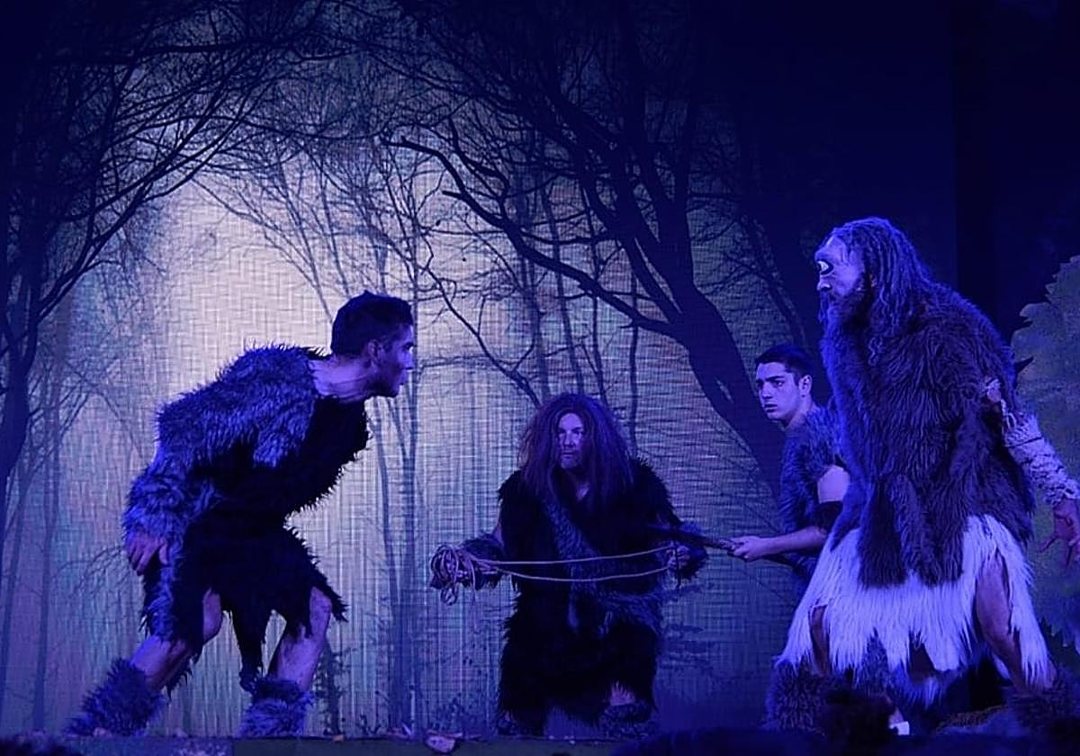 Ataunen elkartu ziren euskal mitologiaren pertsonaiak eta herriatarrak.