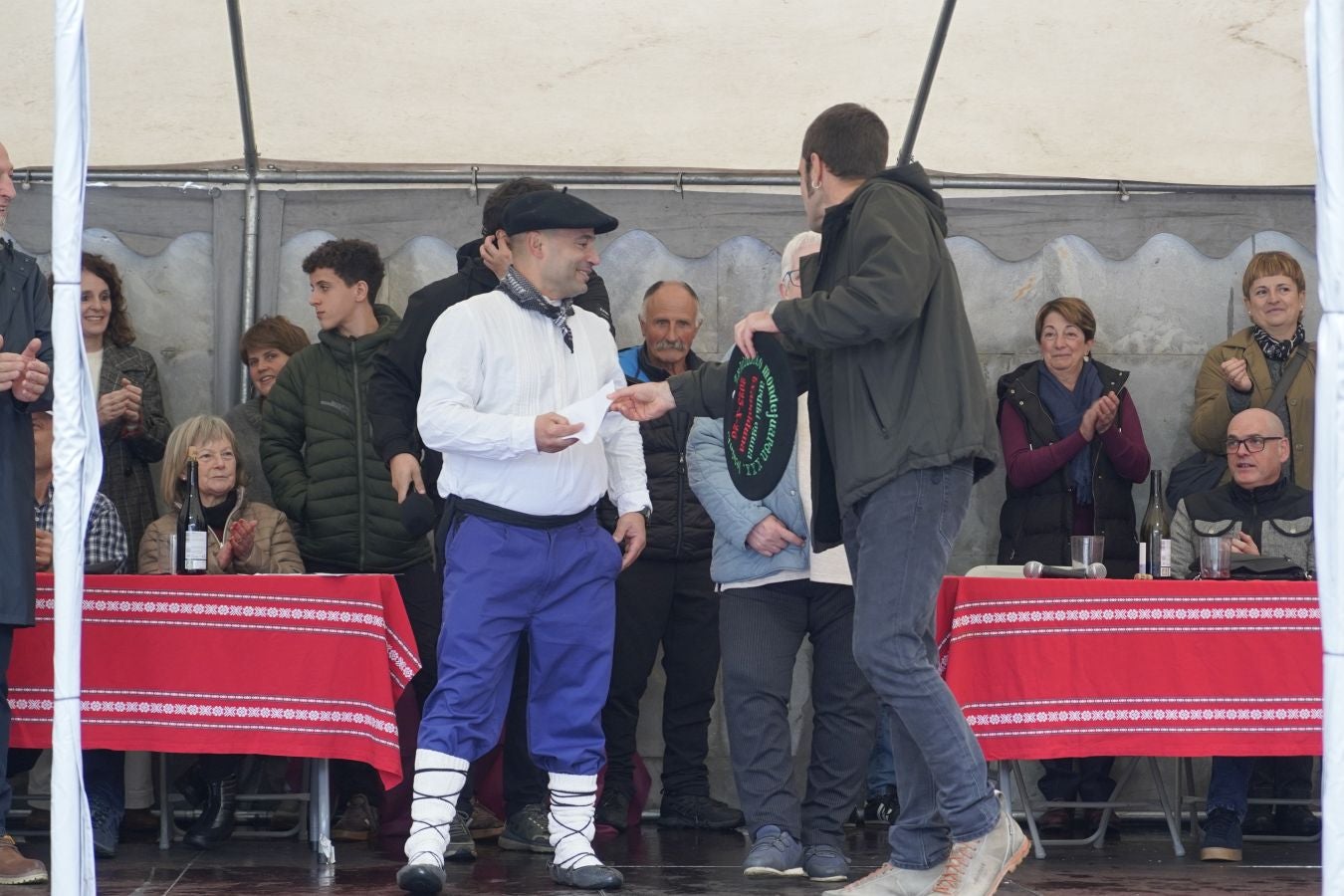 Ardiki egun bikaina Zaldibian