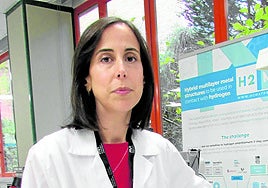 Erika Domínguez en el laboratorio de materiales de la Politécnica.