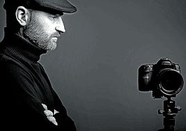 El irundarra Oskar Gascón expone la colección ganadora '1, 2, 3' en la salade exposiciones de Portalea.