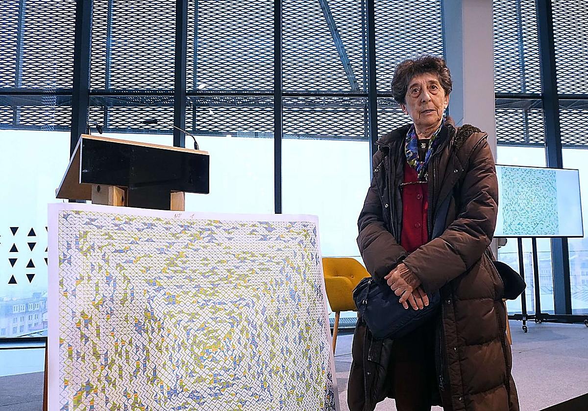 Esther Ferrer, en la presentación hace tres años del mosaico que se instalará junto a Tabakalera.