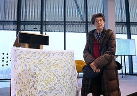 Esther Ferrer, en la presentación hace tres años del mosaico que se instalará junto a Tabakalera.