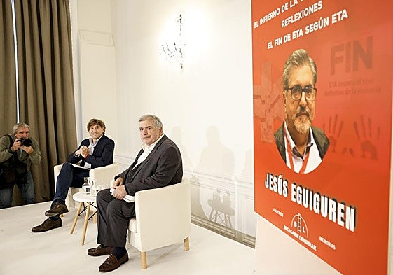 Eneko Andueza y Jesús Eguiguren, en la presentación hoy en Donostia del libro del expresidente del PSE-EE.