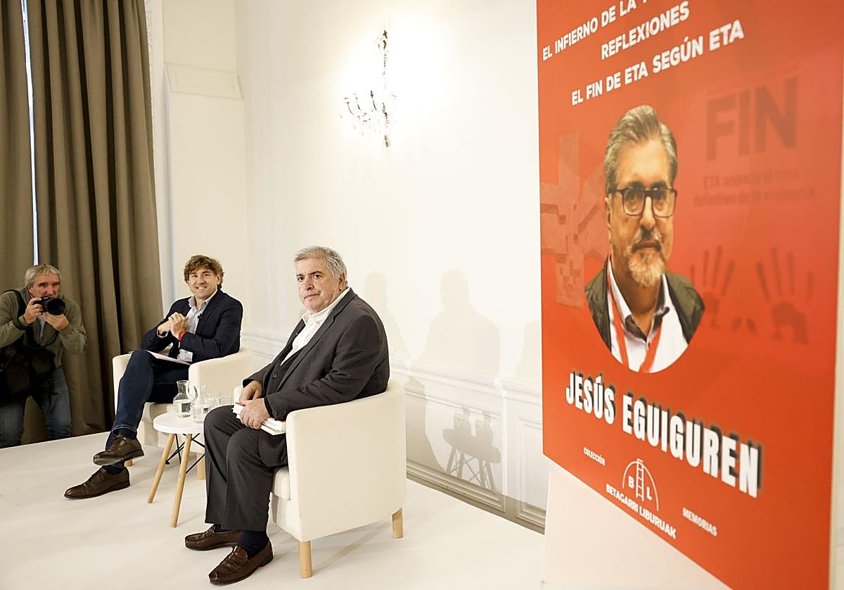 Eneko Andueza y Jesús Eguiguren, en la presentación hoy en Donostia del libro del expresidente del PSE-EE.