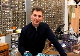 El emprendedor que salvó una mercería de más de 80 años de historia y ahora triunfa en redes: «Me decían que estaba loco»