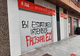 Pintada contra el PSE en su sede de Tolosa.