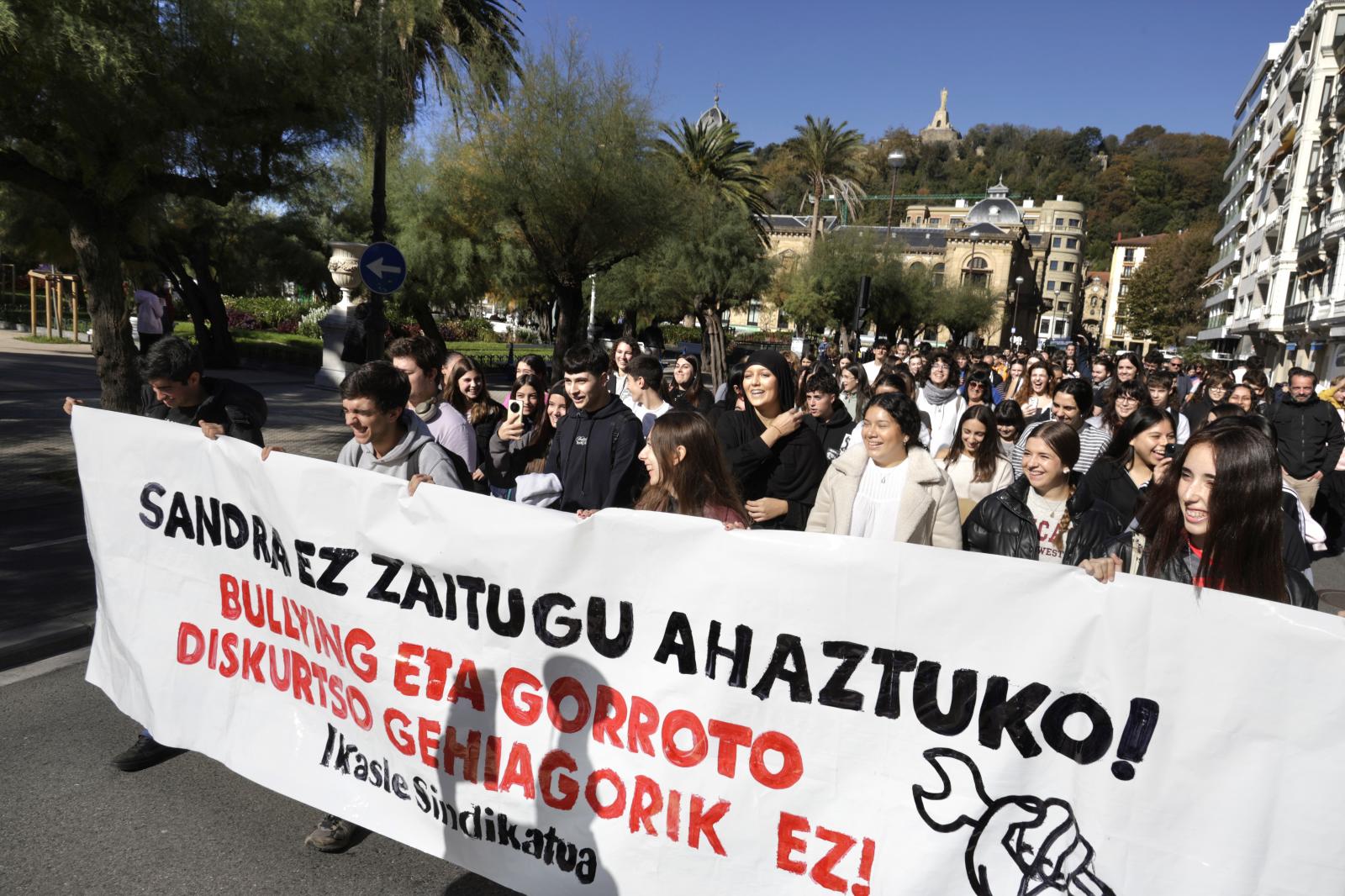 Manifestación estudiantil contra el bullying hoy en Donostia.