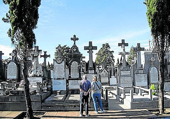 Los cementerios están listos para Todos los Santos.